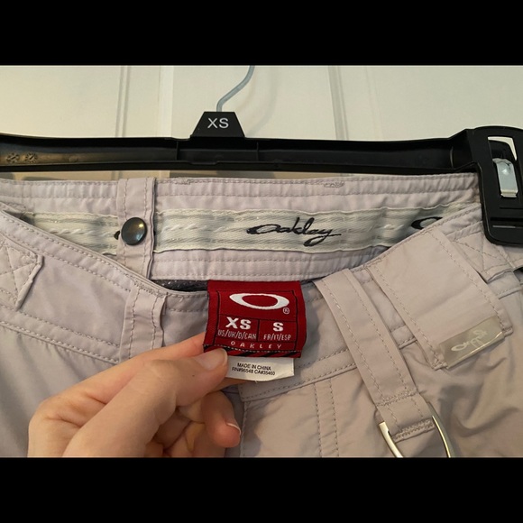Oakley women’s snowboarding pants xs great deal! - Picture 8 of 14